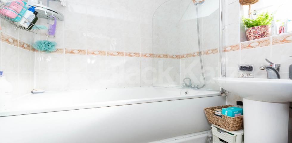 			PERFECT FOR 3 SHARERS!, 3 Bedroom, 1 bath, 1 reception Flat			 Cavendish Street, ANGEL N1